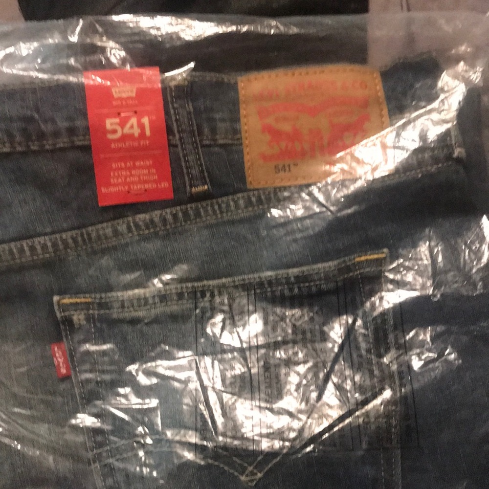 BNWT Levi 48/34 Big & Tall -SALE